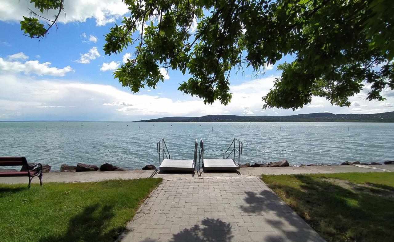 Elizabeth Vendeghaz Balatonfuzfon A Strandnal Balatonfůzfő